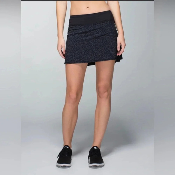 Lululemon Run: Pace Setter Skirt *4-way StretchPetal Camo Printed Black Deep